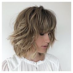 Hair by @brunodviana ✂️🎨 Nothing better than a beautiful hairstyle to start your day ☀️We are in love with this color 😍, accentuated blonde… Long Choppy Haircuts, Hairstyles Shag, Low Maintenance Short Haircut, High And Tight Haircut, Easy Trendy Hairstyles, Choppy Hairstyles, Chin Length Haircuts, Beautiful Hairstyle, Choppy Layers