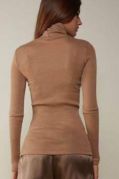 Long-sleeve high-neck tubular top made from a wool-silk blend. Chic Funnel Neck Tops For Winter, Chic Winter Top With Funnel Neck, Chic Winter Tops With Funnel Neck, Chic Funnel Neck Winter Top, Fitted Fine Knit High Neck Turtleneck, Fitted Fine Knit Turtleneck, Chic High Neck Fine Knit Turtleneck, Chic Fitted Fine Knit Turtleneck, Chic Fine Knit High Neck Turtleneck