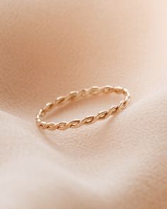 Cute Gold Rings Simple, Simple Ring Designs Gold, Golden Rings Design For Women, Golden Ring Design, Womens Rings Simple, Simple Gold Rings, Unique Gold Wedding Rings, Gold Minimalist Ring, Plain Ring