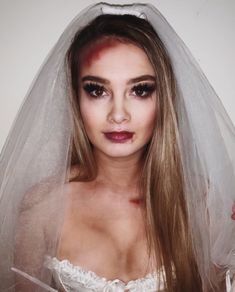 Haunted Bride Makeup, Zombie Bride Makeup Halloween, Zombie Hair Ideas, Dead Bride Halloween Makeup, Dead Bride Makeup For Kids, Undead Bride Makeup, Scary Bride Makeup, Halloween Dead Makeup, Killer Bride Makeup