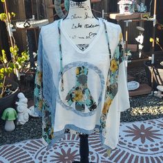 -Approx 39" Pit To Pit -Approx 23" In Length -Beautiful Lace Detail Peace Sign, Tunics, Lace Detail, Blue Green, Tunic Tops, Color Blue, Womens Tops, Lace, Green