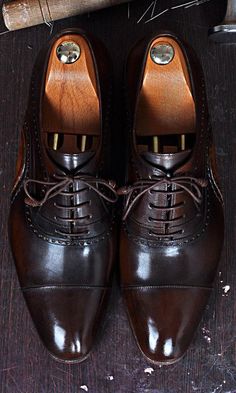 TucciPolo Mens Oxfords Burgundy Naturally Tanned Calfskin Handmade Welted Leather Core Luxury Shoe - See more at: http://www.tuccipolo.com/tuccipolo-mens-oxfords-burgundy-naturally-tanned-calfskin-handmade-welted-leather-core-luxury-shoe#sthash.eXZtgvff.dpuf TucciPolo Asper BR Mens Oxfords Brown Naturally Tanned Calfskin Handmade Welted Leather Core Luxury Shoe - Great attention to detail for these lace-up in soft, naturally tanned calfskin in different tones of brown. Leather core, perforated d Brown Bridle Leather Business Shoes, Semi-formal Brown Bridle Leather Shoes, Luxury Brown Leather Shoes With Goodyear Welt Construction, Timeless Brown Bridle Leather Shoes, Classic Brown Vegetable Tanned Leather Shoes, Classic Brown Vegetable-tanned Leather Shoes, Luxury Footwear, Brown Oxfords, Best Shoes For Men