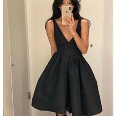 Size 2 ( The Smallest Size) Waist Around 60cm = Equals 24-25 In *Brand New With Tag On Perfect Elegant Dress For Occasions Black Satin Prom Dress, Hollywood Divas, Black Homecoming Dress, Satin Homecoming Dress, Satin Short, Black Formal, Short Prom Dress, Satin Prom Dress, Short Prom