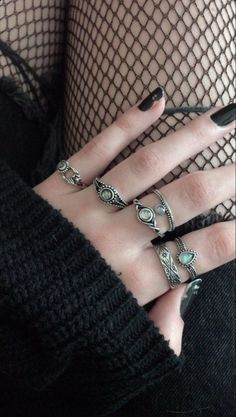 Indie Jewelry Rings, Grunge Jewellery Rings, Dark Rings Aesthetic, Indie Rings, Grunge Jewellery, Thalia Grace, Hippie Rings