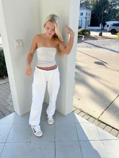 Comfy School Outfits Spring, Winter Outfit Skirt, Basic White Girl Outfit, Sweatpants Aesthetic, Outfit Sweatpants, Summer Outfits School, White Girl Outfits, Outfit Ideas Street Style, Fall Outfit Aesthetic