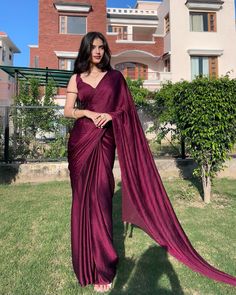 Simple Farewell Saree, Simple Elegant Saree For Farewell, Wine Saree Look, Farewell Saree Ideas School, Simple Sarees For Farewell, Farewell Sarees School, Wine Colour Saree, Desi Fits, Wine Colour