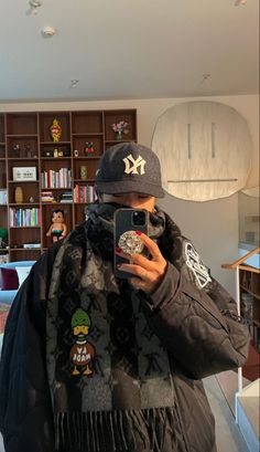 Louis Vuitton Scarf Outfit, Ny Cap, Jdm Racing, Louis Vuitton Scarf, Nostalgia Aesthetic, Interior Home, Winter Fits, Clothes Style