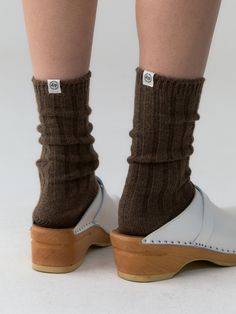 Editor's NoteDEPOUND proposes a leisurely lifestyle by incorporating natural beauty into products frequently used in daily life.- Vertically ribbed pattern- Made of warm wool blended fabric- Long length for different styling- Logo patch embellished at the back- Cozy and casual moodMeasurements(in.)One Size- Width: 9.06 ~ 9.84 in.- Ankle Length: 11.02 in.Composition & Care- Material: 50% Polyester, 39% Nylon, 6% Wool, 3% Cashmere, 2% Polyurethane- Dry cleaning recommended- Wash separately wit Casual Brown Mid-calf Socks, Comfortable Brown Mid-calf Socks, Casual Fitted Brown Socks, Casual Brown Socks For Fall, Brown Ribbed Winter Socks, Classic Brown Socks For Fall, Comfortable Brown Socks For Fall, Casual Ribbed Snug Socks, Casual Snug Ribbed Socks