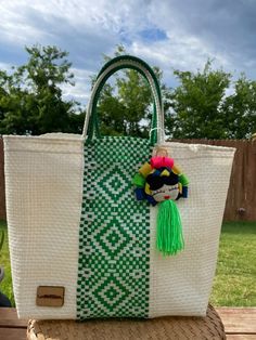 Beautiful Mexican Handcrafted Bag with accessory Trendy Green Handwoven Shoulder Bag, Green Handwoven Bag As Gift, Green Handwoven Bag For Gift, Green Woven Bag For Gift, Mexican Purse, Georgetown Tx, Handcrafted Bags, Macrame Patterns Tutorials, Top Handle Bags