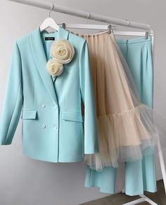 Conceptual Fashion, High Fashion Outfits, Woman Suit Fashion, Muslimah Fashion Outfits, Causual Outfits, Blazer Fashion, International Fashion, Suit Fashion, Fashion Pictures