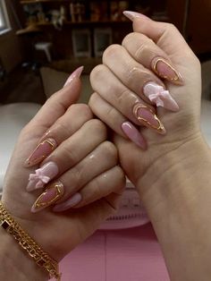 Nails Gold Detail, Girly Coquette Aesthetic, Nails Bow, Nails Coquette, Bow Nail Designs, Aesthetic Bow, Coquette Nails, Bow Nails, Bow Aesthetic