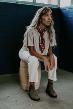 Mountain Vacation Outfits Spring, White Cords Outfit, Easy Monochromatic Outfit, Boho Snow Outfit, Field Reporter Outfit, Lima Peru Outfits Summer, Outfits For Portraits, Grown Up Boho Style, Western Stylish Outfits