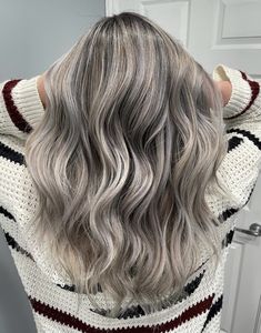 Mushroom Blonde Lowlights, Ashy Blonde With Lowlights, Ashy Silver Hair, Smoky Blonde Hair, Smoky Grey Hair, Ash Blonde With Lowlights, Icey Blonde