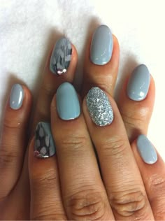 Pretty powder blue feather design.. dont know if i like the rounded nail, but i love the color Blue Toe Nails, Round Nail Designs, Rounded Acrylic Nails, Nails Round, Feather Nails, Simple Acrylic Nails, Round Nails, Elegant Beauty, Design Nails