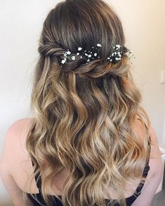 Featured Hair Artist : Isabella Jane hairstyling... Wedding Hairstyles Bun, Messy Wedding Hairstyles, Down Bridal Hairstyles, Half Pony Hairstyles, Half Up Half Down Bridal, Half Pony, Wedding Hair Updos, Messy Wedding, Textured Updo