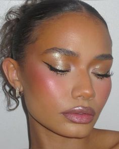 dewy pink makeup Dewy Pink Makeup, Bright Under Eye, Cute Make Up Looks, Glowy Glam, Dewy Blush, Makeup Looks Winter, Brown Lip Liner, Beauty Job, New Year's Makeup