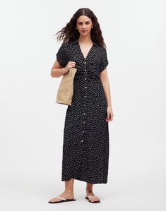 Simple Chic Outfits Minimal Classic, Midi Button Down Dress, Sunmer Dresses, Floral Black And White, Knit Tank Dress, Button Front Dress, How To Wear Scarves, Madewell Dresses, Neutral Outfit