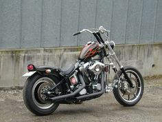 a black and red motorcycle parked in front of a building