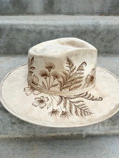 Vintage Beige Hat For Country Events, Vintage Fedora Sun Hat For Festivals, Bohemian Summer Felt Hat, Bohemian Flat Brim Felt Hat For Summer, Cream Felt Hat With Flat Crown For Summer, Brown Felt Hat With Flat Crown For Summer, Vintage Beige Hat For Festival, Bohemian Summer Felt Hat With Flat Brim, Brown Flat Crown Felt Hat For Summer