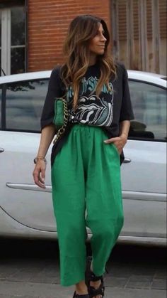 Neon Fall Outfits, Fun Outfit Ideas For Women, Street Style Hot Weather, Edgy Colourful Outfits, Oversized Looks Women, Boho Relaxed Outfit, Comfy Outfits Colorful, Humid Summer Outfit Casual, Style Palazzo Pants Outfit