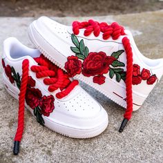 Custom White Air Forces. With Rope Laces And Flower Patches. Air Forces With Rope Laces, Custom Air Forces, Floral Print Shoes, Nike Shoes Women Fashion, Nike Custom, Custom Sneakers Diy, Pretty Sneakers, Air Force Shoes, White Air Forces