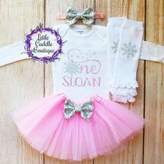 "This is an adorable Winter Onderland birthday outfit. This outfit features a bodysuit with the word \"One\" and your little one's name on it. Other options to complete the outfit are a matching pink tutu and white leggings with silver snowflakes on them. Other bottoms/headbands are available in the shop as well. HOW TO ORDER: 1.Bodysuit-Select Style and Size from the drop down and add to cart (S/S=Short Sleeve, L/S=Long Sleeve). 2.Add bottom and headband to complete the outfit for best value (o White Princess Sets For First Birthday, White Princess Style First Birthday Set, Princess Style White Sets For First Birthday, Pink Long Sleeve Birthday Set, Pink Long Sleeve Sets For Birthday, Holiday Photo Shoot Outfits, Winter Onderland Birthday, Dry Legs, Snowflake Party