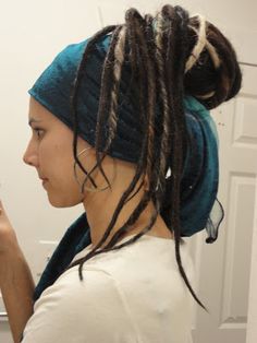 How to: Fake dreads, via More Than Tuesdays // Would be useful for anyone doing Cosima from Orphan Black Dreads For Women, Pirate Festival, Female Pirate, Tattoo Nails, Renn Faire, Faux Dreads, Dreadlock Wig, Fake Dreads, Indian Feathers