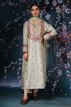 Shop for Niti Bothra Green Chanderi Silk Floral Print Kurta Palazzo Set for Women Online at Aza Fashions Salwar Kameez Neck Designs, V Neck Kurta, Best Designer Suits, Kurta Palazzo Set, Palazzo Set, Indian Prints, Kurti Designs Party Wear, Neckline Designs, Boutique Dress Designs