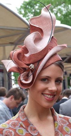 Sinamay Fascinator, Funky Hats, Occasion Hats, Mad Hatters, Types Of Hats, Tiara Hairstyles, Unique Hats