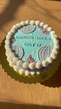 Blue cake dancing queen disco ball 17 Birthday Cake, Sweet 17, Cute Baking, Simple Birthday Cake, Pretty Birthday Cakes, Cute Birthday Cakes