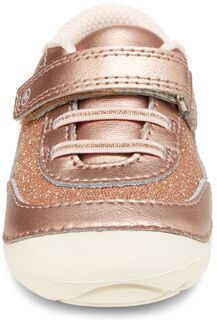 This season, metallics and florals are in. The Jazzy is a trendy-looking sneak made with rookie walkers in mind. That’s why there are rounded edges to help her recover more easily when she starts to wobble. And memory foam to keep her comfy all day. Rose Gold Sneakers, Comfort Color, Rose Gold Color, Toddler Shoes, Walkers, Beautiful Shoes, Top Shoes, Sandal Espadrille, Kids Shoes