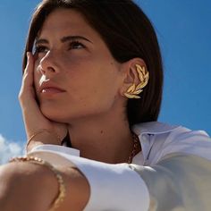 Ameretat, goddess of vegetation. Leaf pattern big gold ear cuff for left ear. Material: Alloy Leaf Ear Cuffs, Big Statement Rings, Ear Climbers Earrings, Silver Rings Simple, Ear Climber, Gold Ear Cuff, Ear Climbers, Climber Earrings, Big Rings