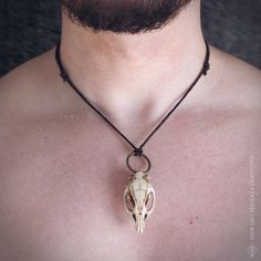 "Rat skull necklace with moving jaw, made of high quality resin, durable and detailed. Hand painted with realistic effect. The silver and gold chain is stainless steel and Nickel Free. * Skull size: 4,7 x 2,4 x 2,2 cm // 1.85 x 0.94 x 0.86 Inches *Rat skull no jaw: https://www.etsy.com/it/listing/540753399 This Item will be shipped with ORDINARY mail service - Not Tracked - (excluding Italy: shipping always with SDA courier) If you want a tracked shipping the option is available in your cart at Bone-colored Skull Jewelry For Gift, Skull-shaped Bone Jewelry For Gifts, Skull Shaped Bone Colored Jewelry For Gifts, Hand Cast Skull Necklace As Gift, Hand Cast Skull Necklace For Gift, Symbolic Handmade Skull Necklaces, Bone Color Skull Jewelry For Gifts, Skull No Jaw, Rat Necklace