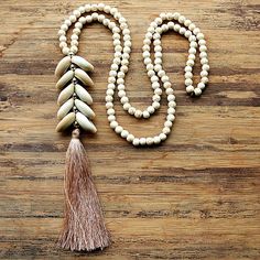 Indulge in the epitome of Island Boho with our Beach Boho Beaded Cowrie Shell Necklace – a stylish and spiritual must-have Boho accessory designed for the free-spirited Beach Boho soul! Picture yourself draped in this beaded cowrie shell necklace, effortlessly capturing the essence of Beach Bohemian glamour against the canvas of a setting sun. Perfect to elevate any summer outfit with Beach Boho vibes, this beaded cowrie shell necklace is a Bohemian rhapsody, an ode to the carefree allure of bea Colar Chocker, Stone Bead Necklace, Blue Pendant Necklace, Cowrie Shell Necklace, Ocean Jewelry, Stone Beaded Necklace, Boho Accessories, Pearl Leather, Mala Necklace