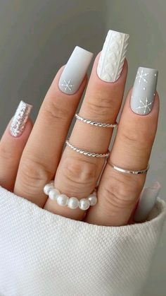 Daisy Acrylic Nails, Chic Nail Art, Square Nail Designs, Winter Nail Designs, Xmas Nails, Heart Nails, Fresh Look, Chic Nails, Valentines Nails