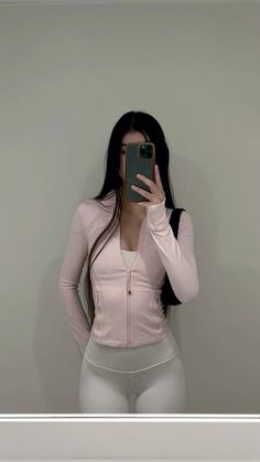 Sports Top Outfit, Sport Jacket Outfit Women, Lululemon Workout Outfits, Winter Gym Fits, Pink Lululemon Outfit, Winter Workout Outfit, Define Jacket Outfit, Sport Outfits School, Lululemon Girl