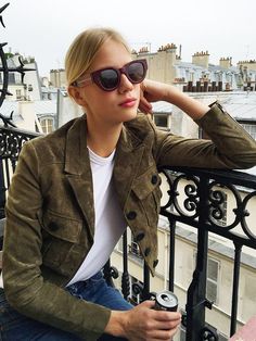 Wearing Sunglasses, T Shirt And Jeans, French Girl, Mode Inspiration, Suede Jacket, Outfits Casuales, Spring Summer Fashion, Style Me