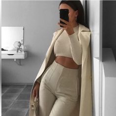 Oyster White Beige Outfit, Looks Street Style, Mode Inspo, Looks Chic, Outfit Inspo Fall, Looks Style, Mode Inspiration, Outfit Casual, Business Outfits