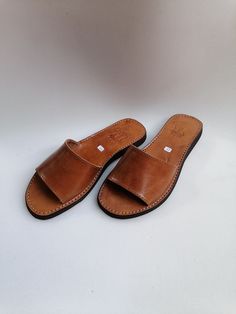 A beautiful 100% handcrafted women's sandal made with real leather and high quality organic material, perfect for sunny days, it is very comfortable and elegant. Soft and light, it is entirely handmade All manufacturing stages are carried out by hand All sizes are available Color: brown, orange, black ALL ORDERS ARE NOW SHIPPED VIA ARAMEX EXPRESS WORLDWIDE (please include a phone number at checkout, as it is required by the carrier). If you are unsure of your size, please contact me so I can hel Women's Leather Sandals, Mens Slide Sandals, Leather Sandals Handmade, Mens Leather Sandals, Moroccan Leather, Leather Sandals Women, Summer Sandals, Sandals For Women, Brown Sandals