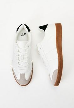 Leather Tennis Shoes Women, Cute Outfit With Tennis Shoe, White Sneakers Women’s, White Sneakers With Dress, Dressy Tennis Shoes, White Tennis Shoes Outfit, White Leather Tennis Shoes, Stylish Walking Shoes, Best White Sneakers