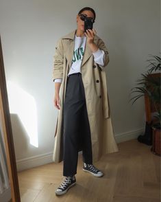 Beige trench coat. Emswells Style, Missguided Outfit, Autumn 23, Tailored Style, Mom Fashion, Winter Ideas