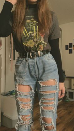 Soft E-girl Outfits, Egirl Astethic, Grunge Outfits With Jeans, 90s Grunge Aesthetic Outfits Women, Alt Girl Aesthetic Outfits, Instagram Grunge Aesthetic Clothes, Dark Indie Aesthetic Outfits, Egirl Style Outfits, Rock Girl Aesthetic Outfits