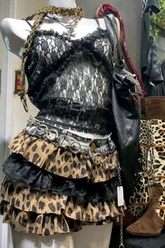 #grunge #leapordprint #cheetahprint #Hot #Fashion #thrifting #Misa #misaamane #Misaoutfits #y2k #2000s #black #topandskirt #outfitinspo #mybposeisnasty #poseangle #photoangleidea #photoangle #angle #hotie #vintage Misa Style, Misa Outfit, 2000s Outfits Aesthetic, Barbie Wardrobe, 2000s Outfits, Punk Outfits, Closet Fashion, Refashion Clothes, School Fashion