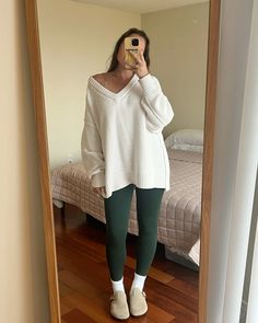 Oversized sweater. Aerie leggings. Boston clogs. Comfy easy fall outfit. Fall Slipper Outfits, Cozy Lazy Outfit Ideas, Winter Looks Casual, Cozy Simple Outfit Ideas, Body Suit Sweater Outfit, Cute Outfits College Winter, Boston Clogs And Leggings, Sweater With Leggings And Boots, Easy Comfy Fall Outfits