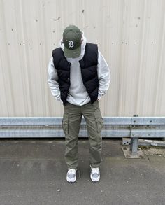 Cargo Pants Outfit Men, Vest Outfits Men, Outfits Men Streetwear, Pants Outfit Men, Mens Casual Outfits Summer, Fashion Men Streetwear, Street Fashion Men