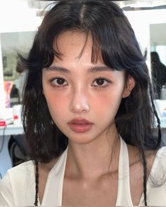 Korean Hanbok Makeup, Lalisa Makeup Look, Natural Ingenue Makeup, Black Honey Makeup Look, Bunny Face Type, Orange Brown Makeup, Nayeon Makeup, Natural Makeup Glowy, Modern Asian Fashion