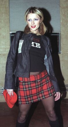 1990s Fashion Grunge, 1990s Fashion Trends, 2000s Punk, Pop Punk Fashion, 2000s Fashion Trends, Fashion 90s, Evolution Of Fashion, 1990s Fashion, The 2000s