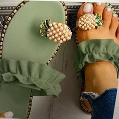 New. Never Worn. Size 9 Pearl Beach, Basic Heels, Ladies Sandals, Beach Slides, Bohemian Summer, Pineapple Pattern, Shoes Platform, Summer Flats, Outdoor Fashion