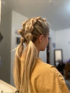 #gamedayhairstyle #gameday Easy Hairstyles For Long Hair Bubble Braid, The Cutest Hairstyles, Off Neck Hairstyles, Outfits With Bubble Braids, Server Updo, Bubble Hair Braid, Bubble Braids Into Buns, Bubble Braid Hair Down, Clear Elastic Hairstyles