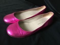 Marc by Marc Jacobs ballerinas in pink metallic leather Gorgeous bright metallic pink leather ballerina shoes. Size 39 European. Rubber soles.  In excellent vintage condition with just some wear on one of the uppers at the back of the heel and very faint wear on the insoles. I think they were probably only worn once or twice by the look of them. If you have any questions or need more photos do let me know I'll be happy to help. + + + IMPORTANT Please supply your phone number for the shipping com Pink Leather Flats For Evening, Pink Leather Ballet Flats For Party, Pink Closed Toe Ballet Flats For Evening, Pink Ballet Flats For Evening Closed Toe, Pink Leather Party Flats, Pink Pointed Toe Ballet Flats For Party, Pink Closed Toe Evening Flats, Pink Closed Toe Flats For Evening, Evening Pink Round Toe Flats